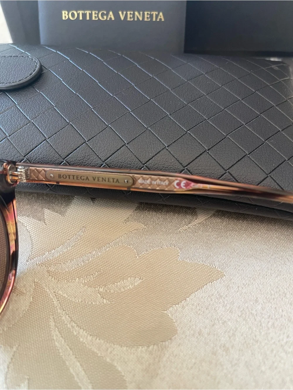 Bottega Veneta Tortoiseshell Round Sunglasses with Brown Gradient Lenses